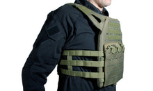 Load image into Gallery viewer, CHALECO PLATE CARRIER CORTE LASER OD V18 + 2 PLACAS DE PROTECCION DUMMY

